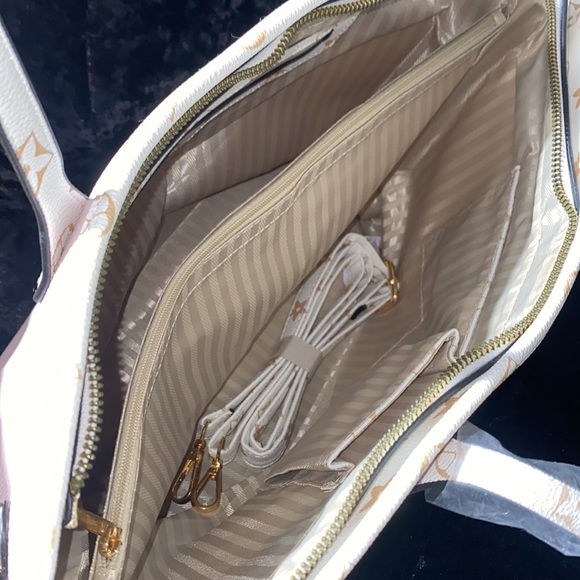 Stylish Purse - Picture 8 of 8